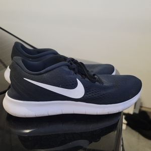 2017 Black And White Nike Free Rn Shoes
